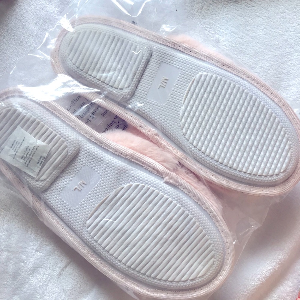 🌞 2/$25 | Splendid | Crystal Pink Fur Slippers - Picture 4 of 5